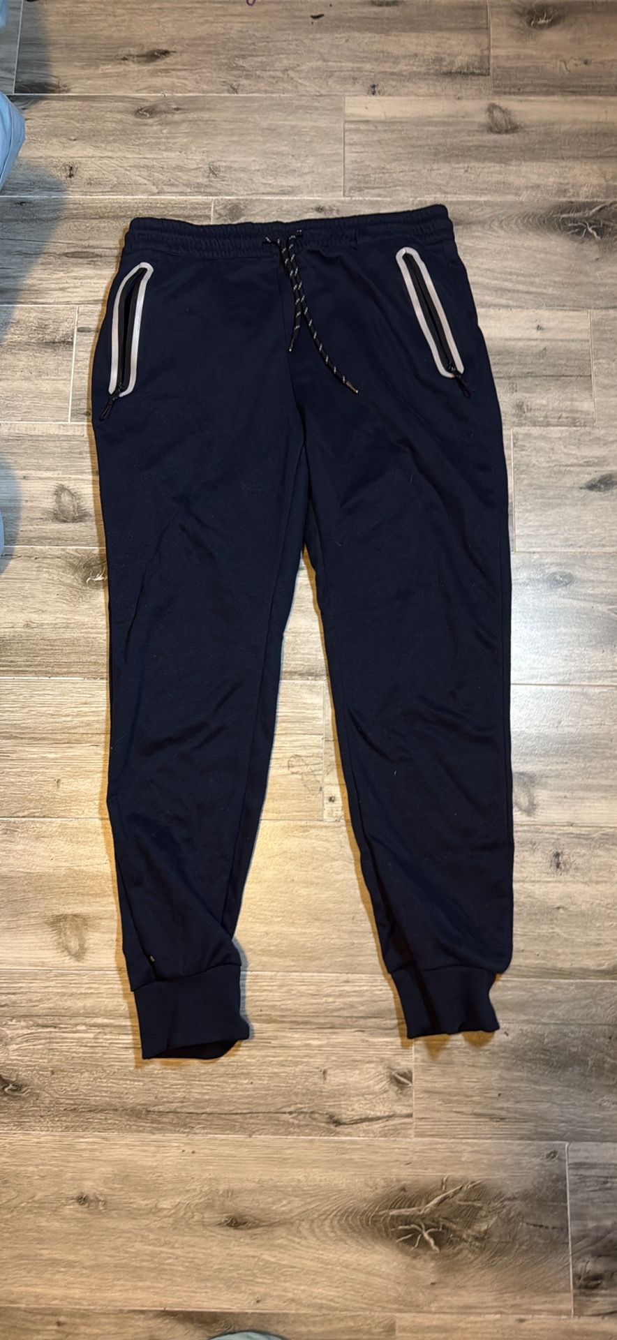Men’s joggers size M