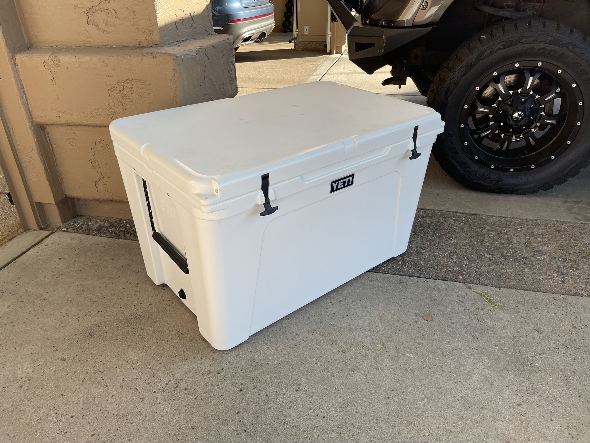 Yeti 210 cooler. for Sale in Phoenix, AZ OfferUp