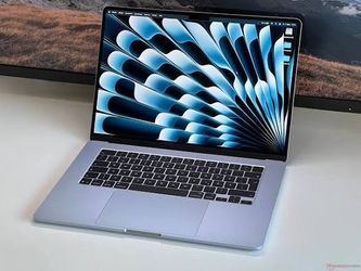 2026 Apple MacBook Air 13in M5 Chip / 16 GB Ram / 512 GB SSD BRAND NEW / SEALED