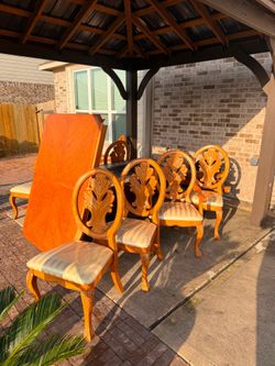 8 Chair Dinning Table