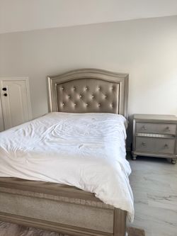 Silver Glam Queen Bedroom Set + Queen Mattress – Bed, Dresser, 1 Nightstand, Vanity & Stool