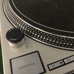 Technics 1200 MK2 Turntable