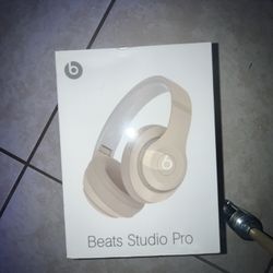 Beats Studio Pro (White)