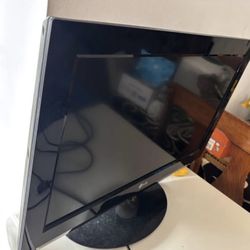 LG TV WITH BUILT-IN DVD PLAYER!