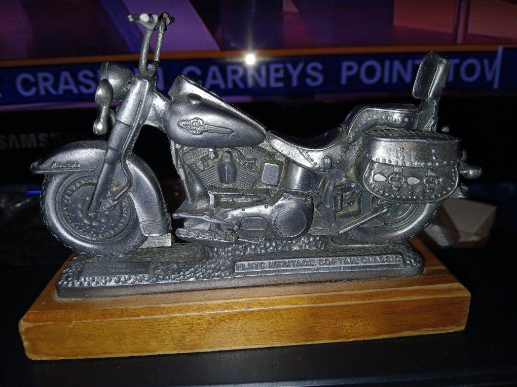 1993 Harley Davidson Softail Solid Pewter $80