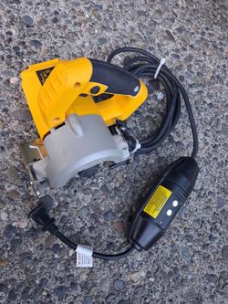 DeWalt DWC860W 4-3/8in wet/dry Tile Saw. Almost new condition.(no blade) pick up fremont sea. No ball offers please. No trades. Many other tools for s
