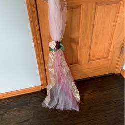 6 Handmade Pew Decorations