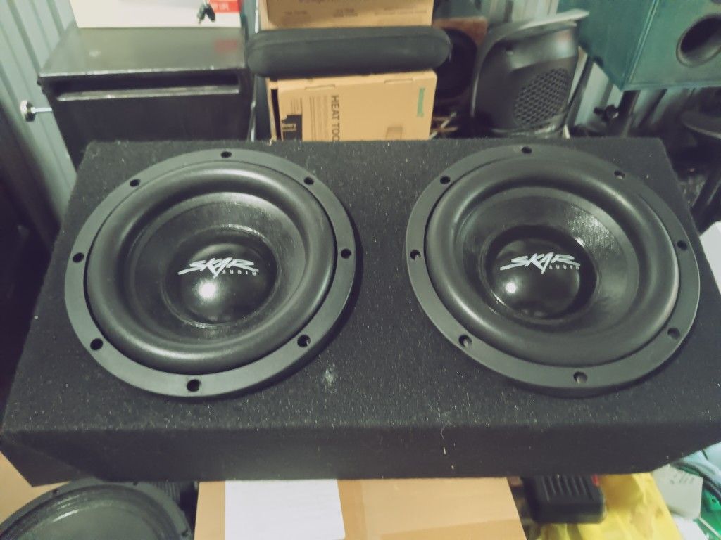 Dual Skar 8-in Single Voice Coil 4 Ohm Subwoofers In A Nice New Sealed Truck Style Box