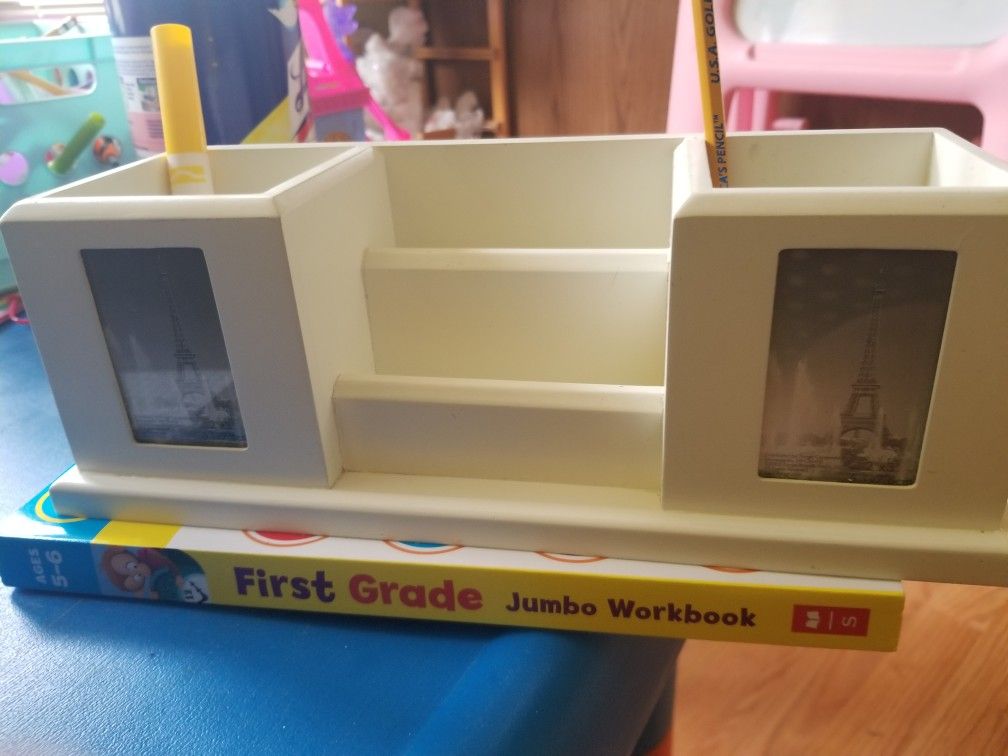 school supplies container and picture frame