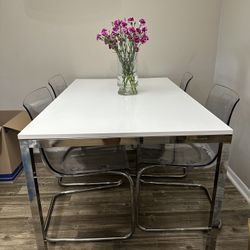 Table With 4 Chairs 