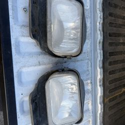 2003 to 2007 Chevy Silverado Fog Lights With Bulb