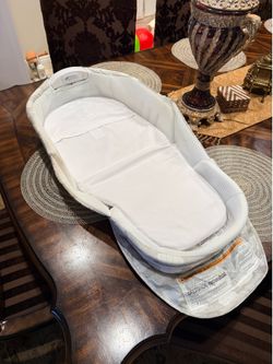 Portable baby sleeper/lounger 10$