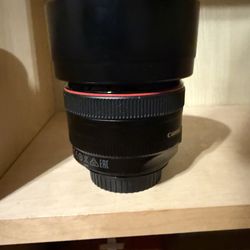 Canon EF 50mm 1.2 lens