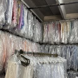 Mantelería , napkins, platos cubiertos , vasos copas