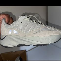 adidas Yeezy Boost 700 (salt)