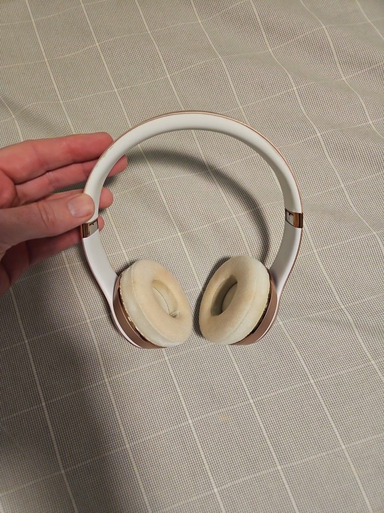 Beats Solo 3 Pink Headphones