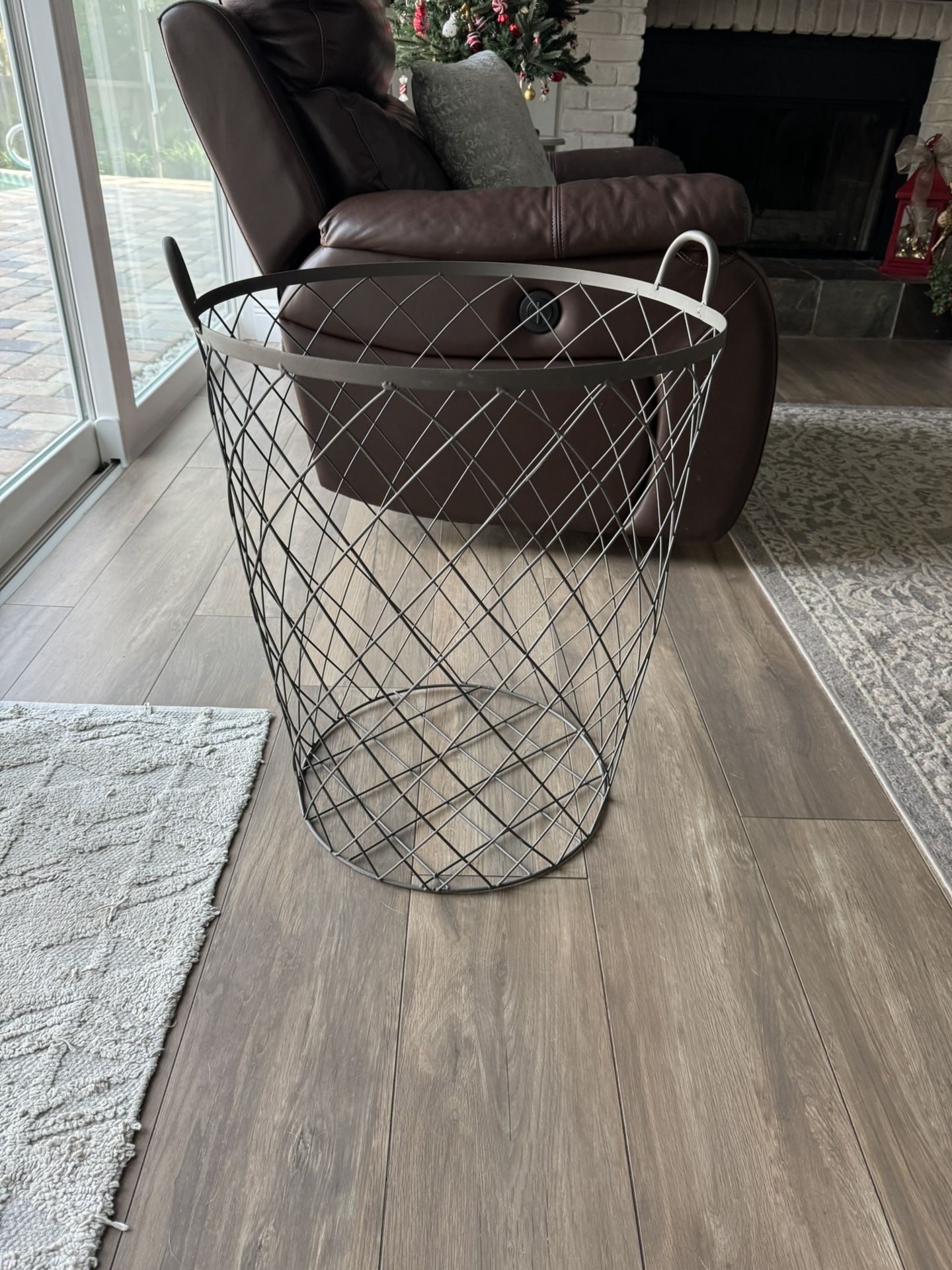 Large Wire Laundry/Toy Basket