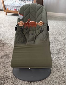 BabyBjörn Baby Bouncer with Toy Bar