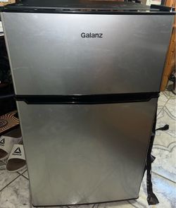 Galanz Mini fridge
