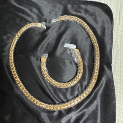 NEW Gold Plated Necklace w/ Bracelet 