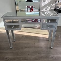 Mirrored vanity table 