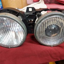 BMW E 30 HEAD LIGHT ASSEMBLY  LEFT