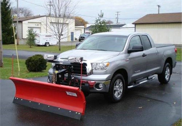 Toyota tundra ( snow plow )