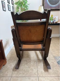 Mecedora de Madera con cuero