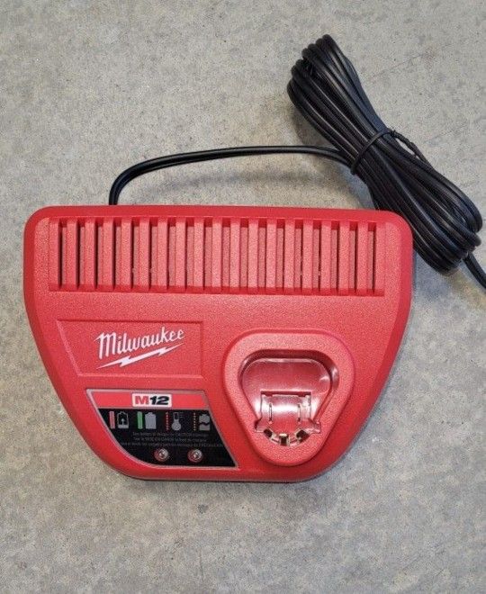 Milwaukee M12 Charger