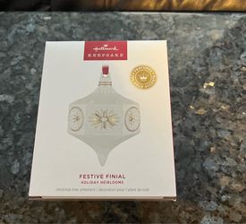 Festive Finial 14kt Gold 2026 Hallmark Ornament