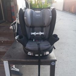 Evenflo Carseat. Revolve360 Extend Grey With Black Triming
