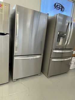 Whirlpool33” 22 cu. ft. Bottom Freezer Refrigerator in Stainless Steel with Spill Guard Glass Shelves