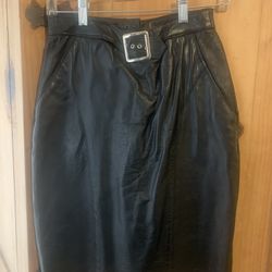 Vintage    Lela Leather     Black Medium