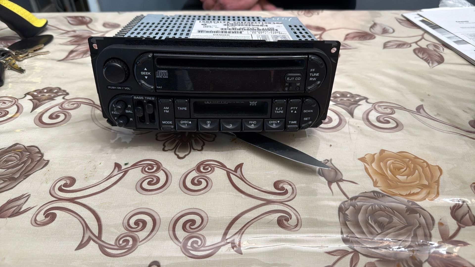 Chrysler Am Fm Cassette And Cd Radio