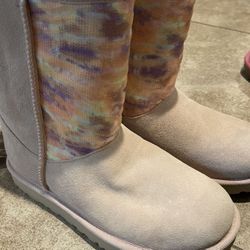 Girl’s Uggs Authentic Size 7