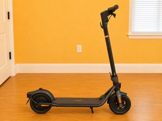 2025 Segway F2 Electric Scooter – Like New – Only 15 Miles – Charger Included