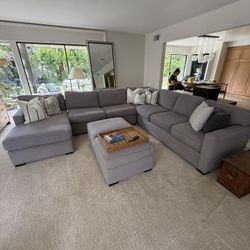 Sectional Sofa - L shaped with Chaise and  2 Ottomans