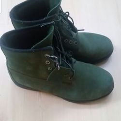 MEN'S Army green Timberland boots size 9 RARE & GREAT CONDITION