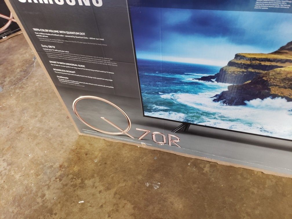 TV Samsung 49", Q70R, 4k, Dynamic Cristal Color, Bixby, HDR, Excellent