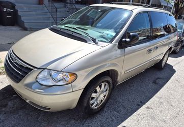 2005 Chrysler Town & Country