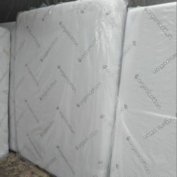 Mattresses 10" Brand New Queen Size Bed  Memory Foam Mattress Only || Colchon Queen de Esponja Memory Nuevo Colchones