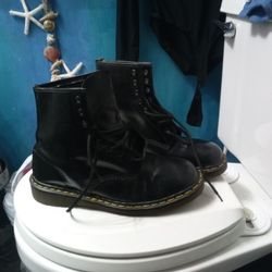 Size 10- 10.5 Doc martens 