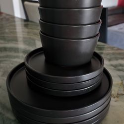 Celina Stoneware Dinnerware Set Stone+Lain- Black Matte