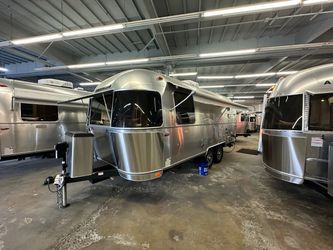 2025 Airstream Trade Wind 23FB (Queen)