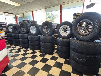 Bendo un set de Rines nuevos con llantas usadas para Toyota Tacoma Chevy Silverado