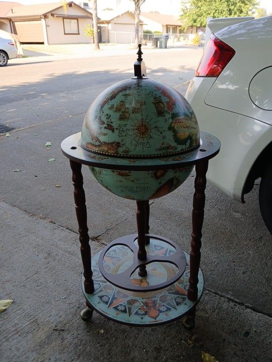 Design Toscano Globe Bar Liquor Cabinet On Wheels