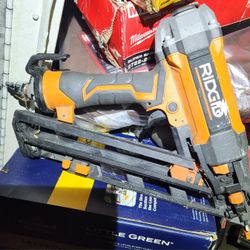 RIDGID 15 GAUGE NAIL GUN 