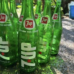 12 Antique 1 Pint 7up Bottles
