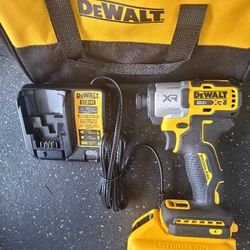Dewalt 20v Xr Impact Driver With Bag  3 Ah Battery And Charger 