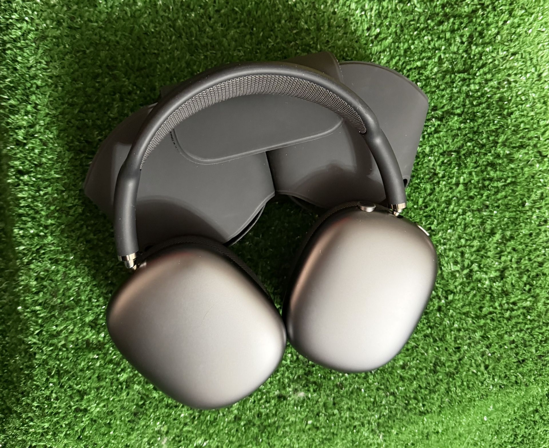 Apple AirPods Max Space Grey (Lightning) USED But Works Perfectly